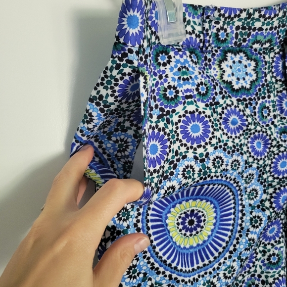 Banana Republic Womens Linen Blend Mid Rise Chino Shorts Size 2 Blue Geometric - Picture 3 of 8